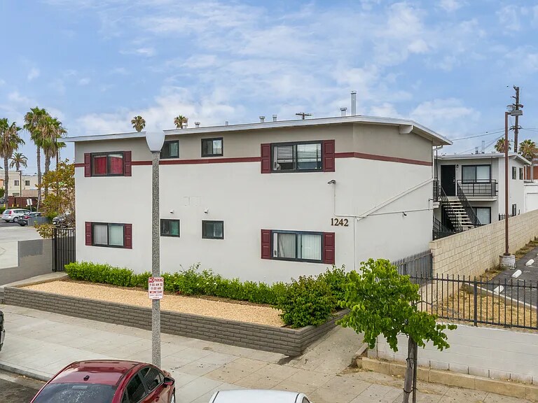 Building Photo - 1242 Cedar Ave