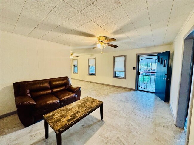 Building Photo - 1601 Redwood Ave