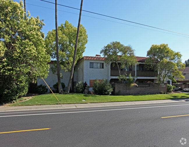 Primary Photo - Ravenwood Apartments