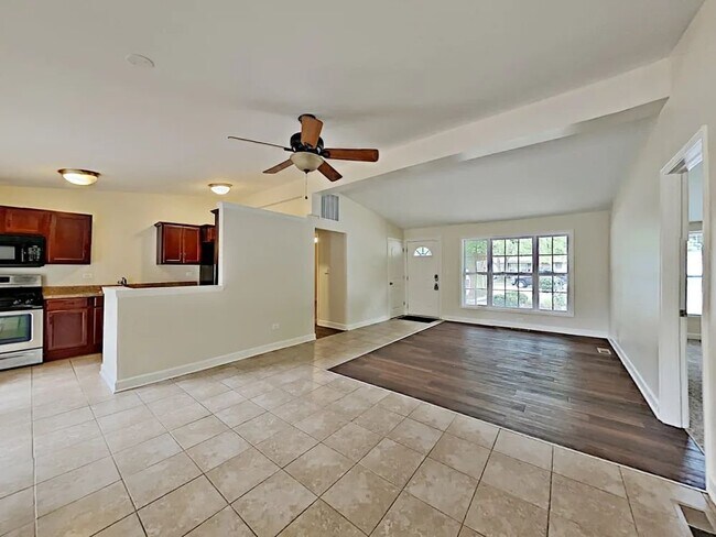 Building Photo - 778 N Elmwood Dr