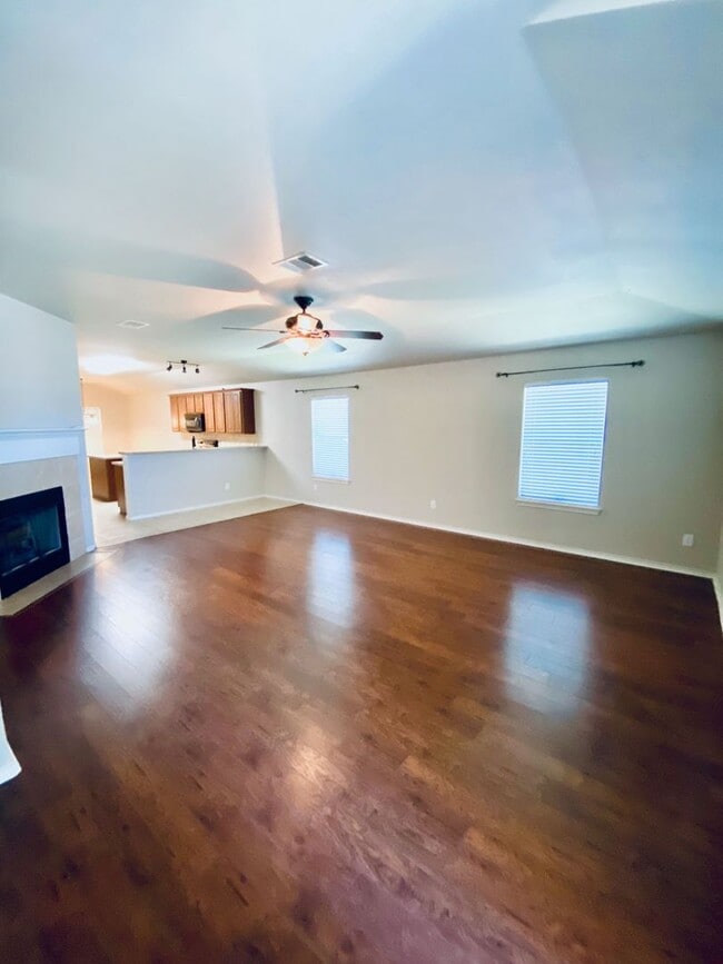 Building Photo - Great home near Sea World