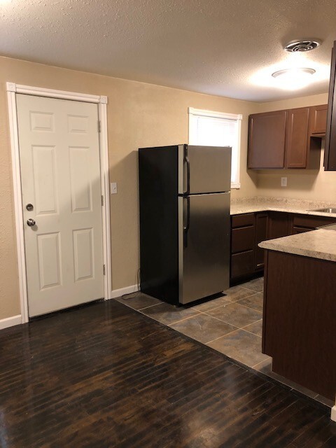 Building Photo - Lovely 3 Bed 1 Bath Home
