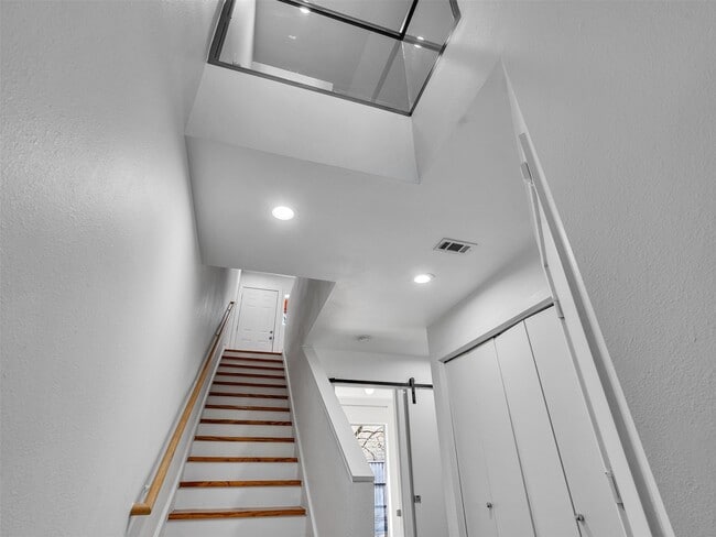 Building Photo - 6935 Yellowstone Way Dr