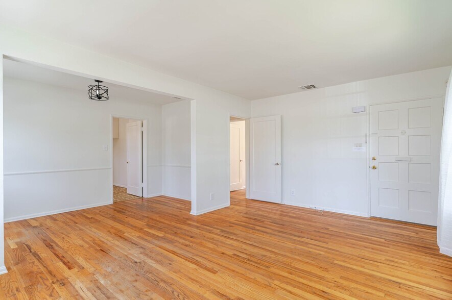Building Photo - 4950 Newcastle Ave