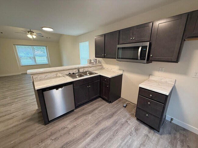 Building Photo - 1709 Hanover Blvd