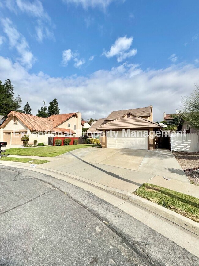 Building Photo - Move in ready 4 bed 3 bath home with 1 bed...