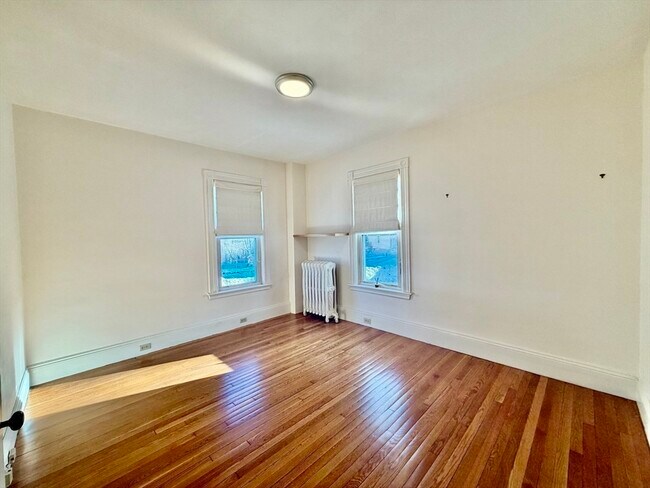 Building Photo - 44 Gray St