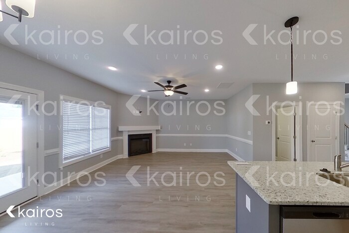 Building Photo - 3717 Oak Leaf Way