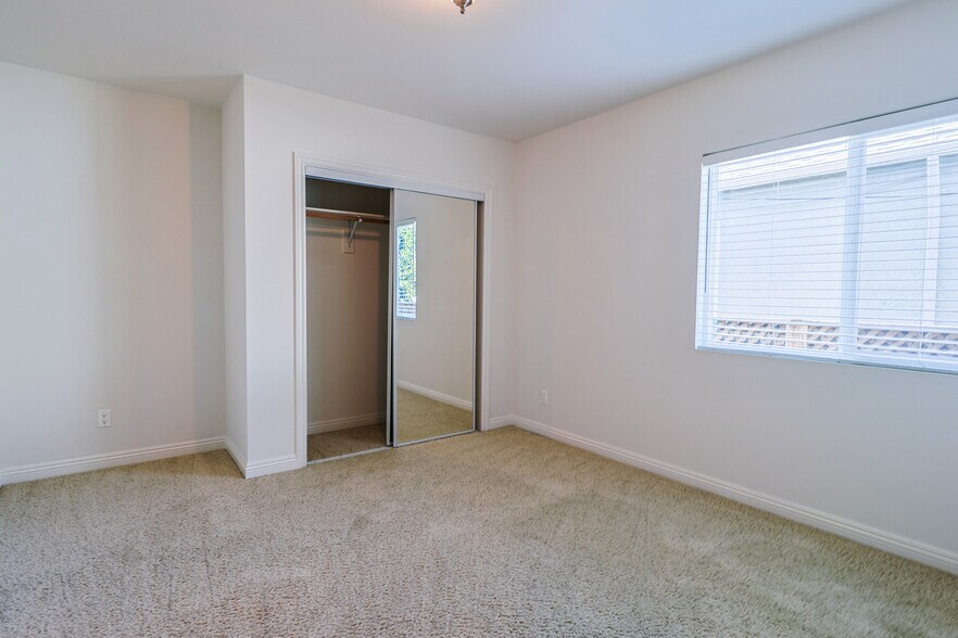 Building Photo - 844 N Lima St