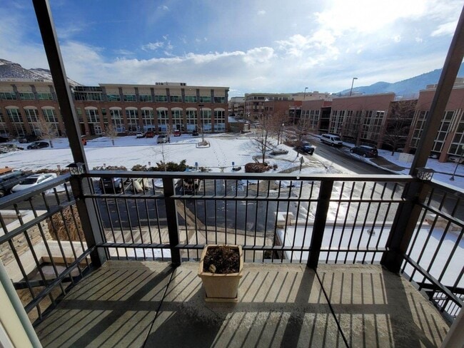 Building Photo - 2 Bed 2 Bath High-End Condo in Downtown Go...