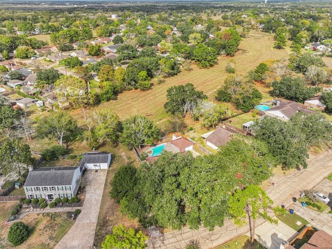 Building Photo - 212 E Castle Harbour Dr