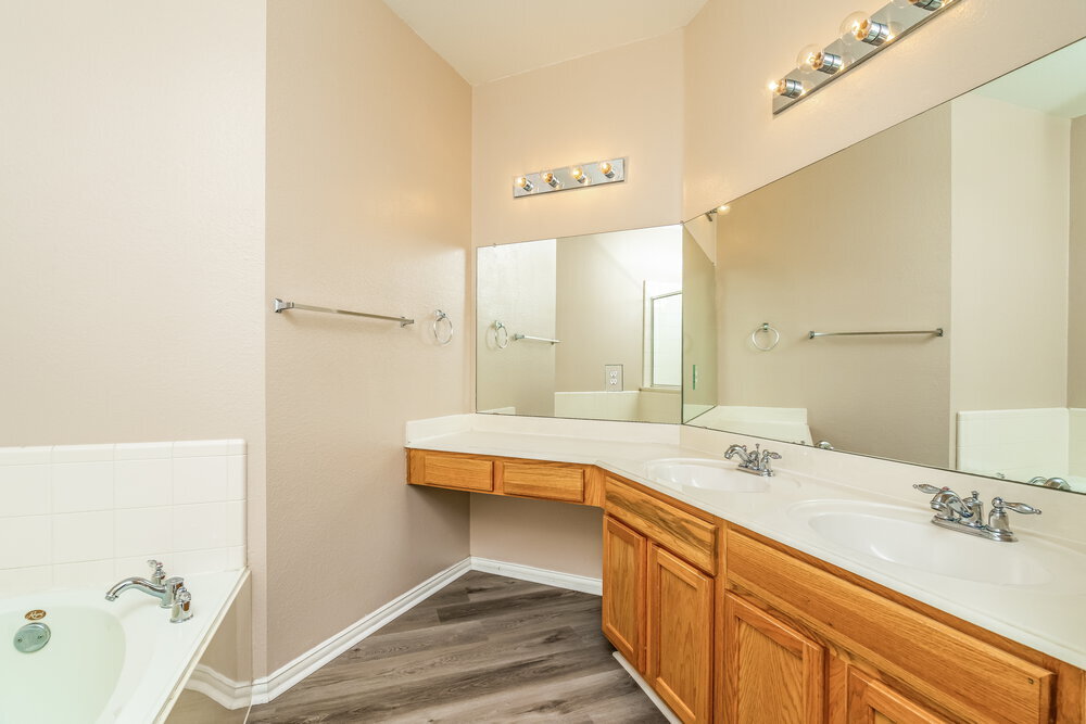 Building Photo - 317 Creekview Dr