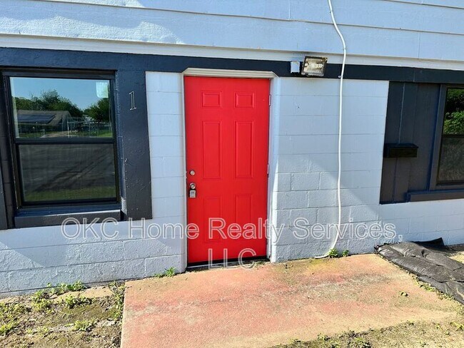 Primary Photo - 1612 NE 24th St