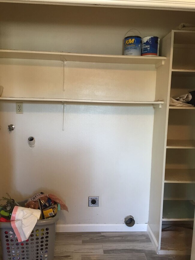 Building Photo - 407/409E. Alexander