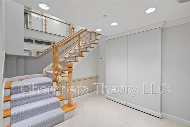 Building Photo - 1530 Key Blvd