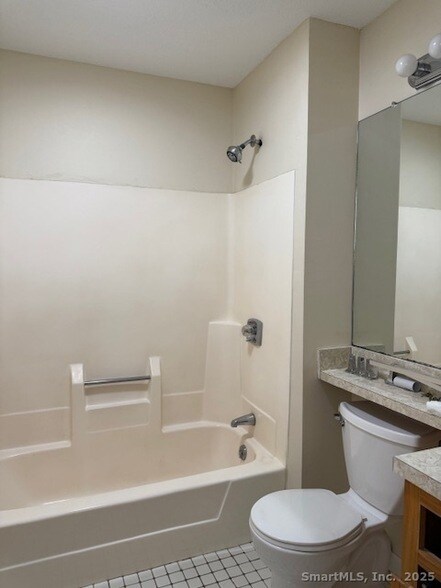 Building Photo - 25 Old Turnpike Rd