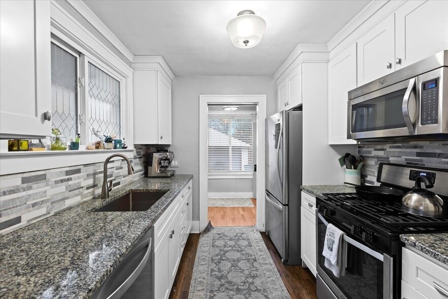 Building Photo - 575 E Lewiston Ave