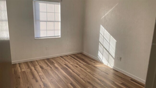 Building Photo - 2124 NE 58th St