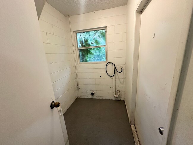 Building Photo - 1710 Ridgewood Ln