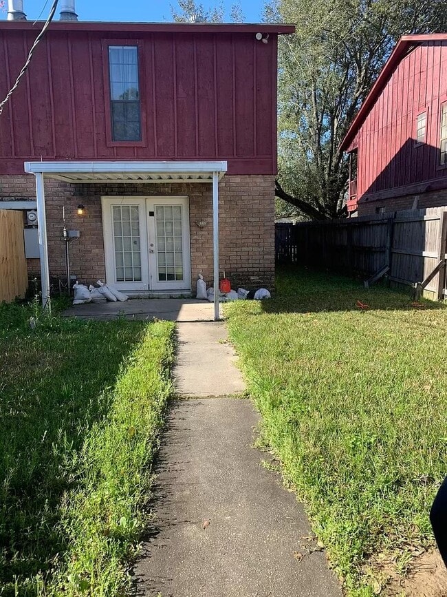 Building Photo - 13932/13934 Azalea Park Ave