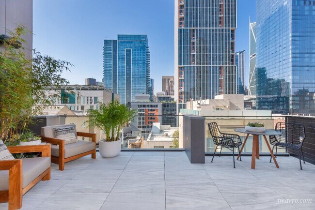 Building Photo - 17 Guy Pl