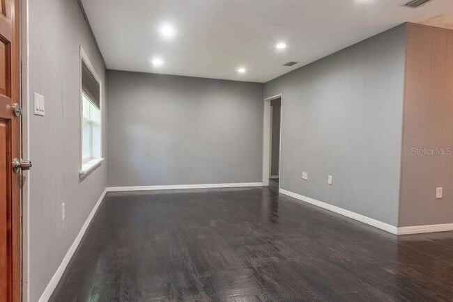 Building Photo - 1404 N Garfield Ave