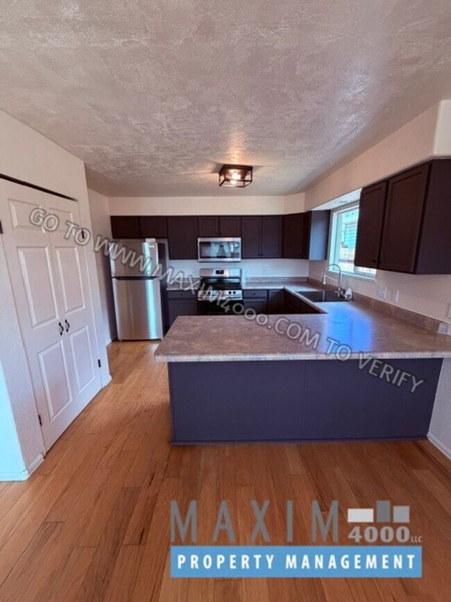 Building Photo - 255 Sargent Cir