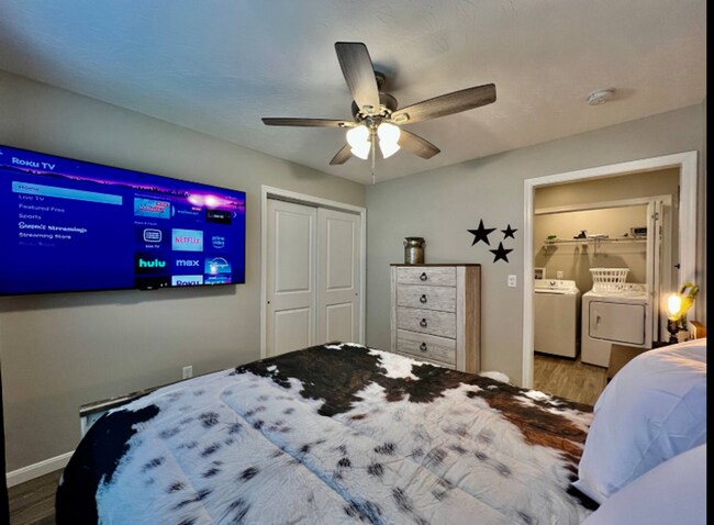 Building Photo - NEW Farmhouse Retreat Rustic decor and Cozy vibes!