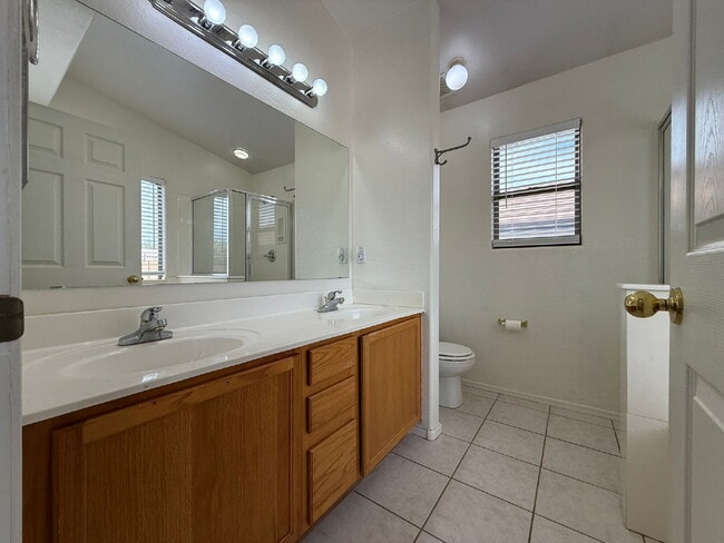 Building Photo - Spacious 4-Bedroom Home with Large Backyar...