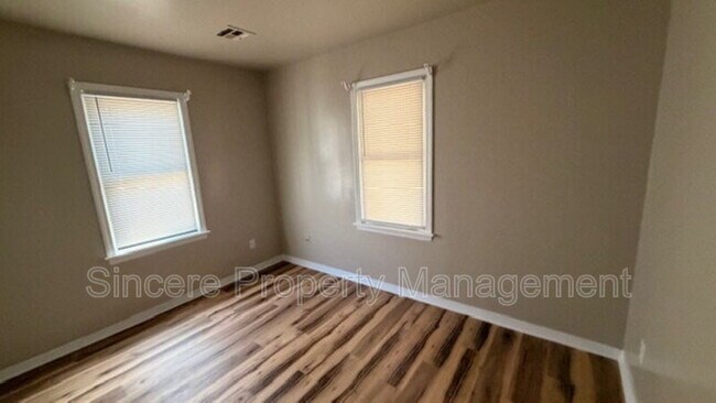 Building Photo - 2904 S Portland Ave