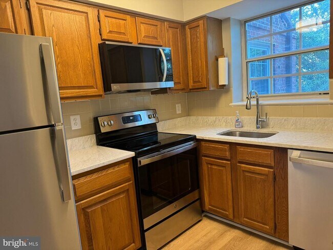 Building Photo - 2107 N Scott St