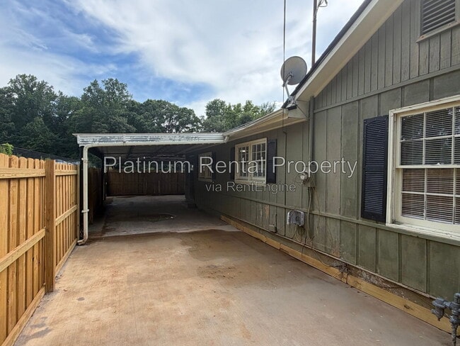 Building Photo - 1868 Quarry Rd