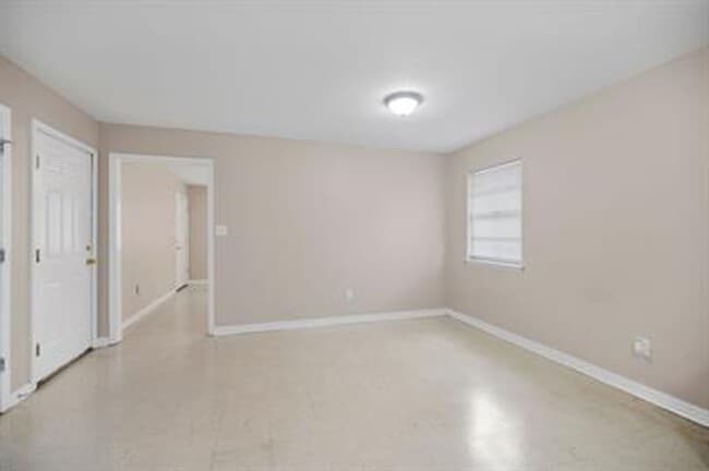 Building Photo - Picture Perfect Family