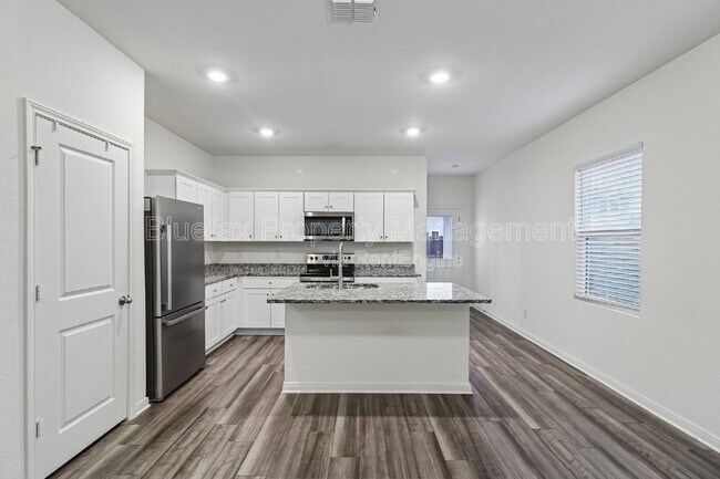 Building Photo - 14374 Palm Ridge