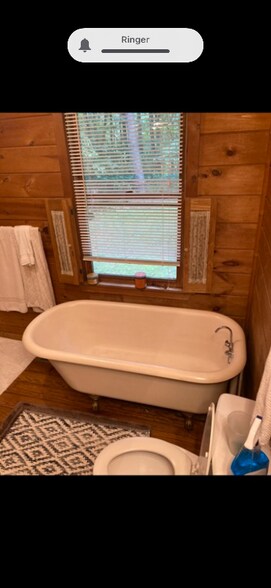 Building Photo - 4700 Mt Vernon Rd