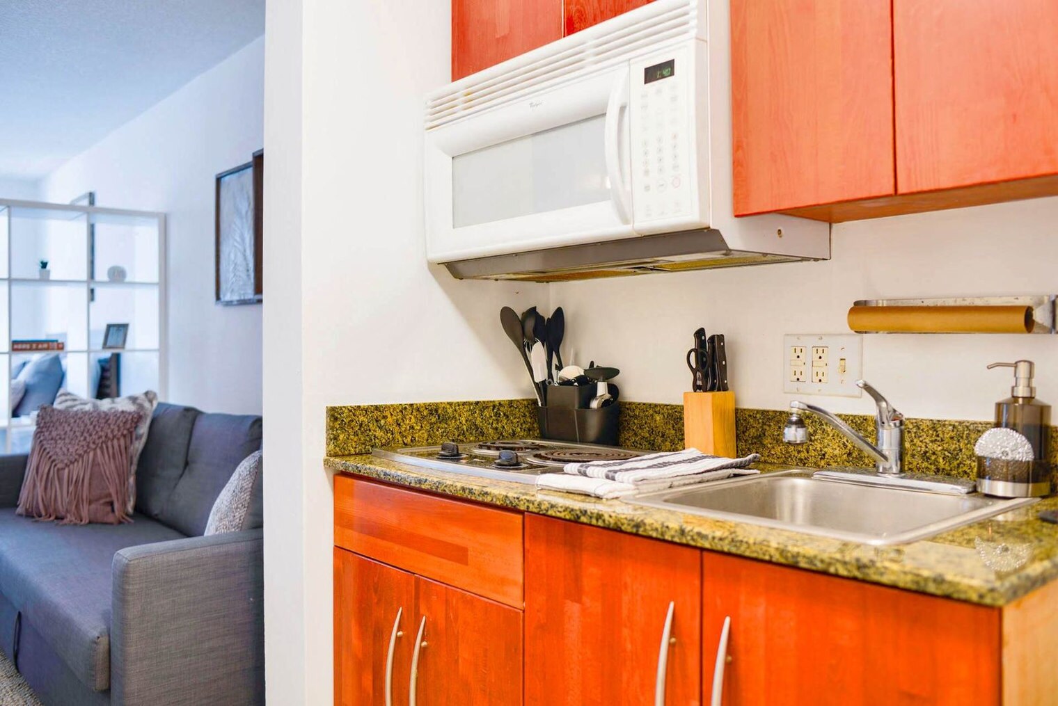 Building Photo - 1 SE 12th St