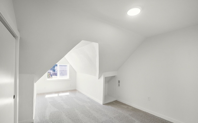 Building Photo - 2-902 7th St SE