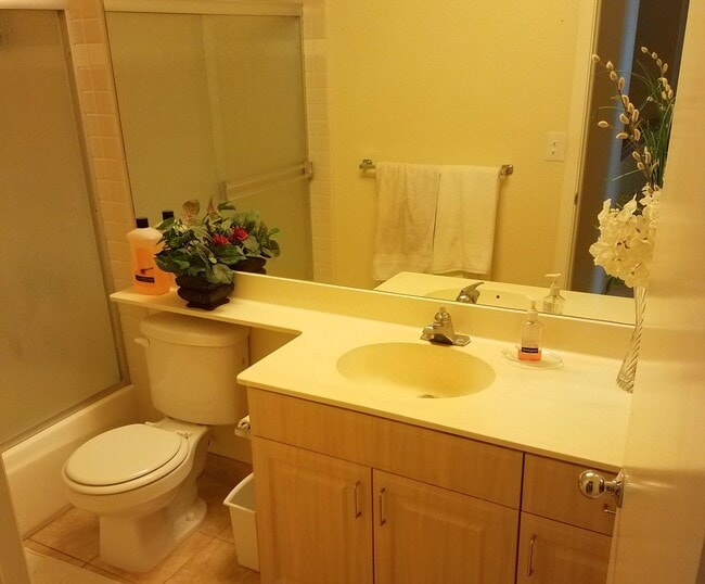 Building Photo - Unfurnished 3 Bedroom, 2.5 Bath Townhome i...