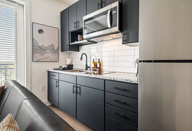 Building Photo - 701 Richmond Ave.