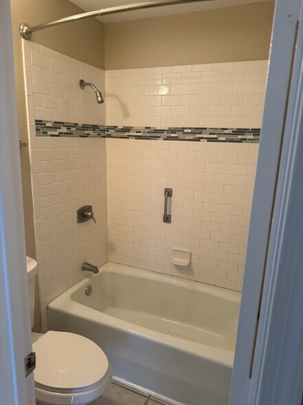 Building Photo - 1021 Wirewood Dr