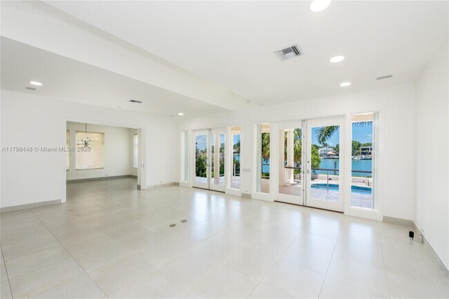 Building Photo - 621 N Mashta Dr