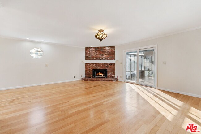 Building Photo - 807 E Orange Grove Ave