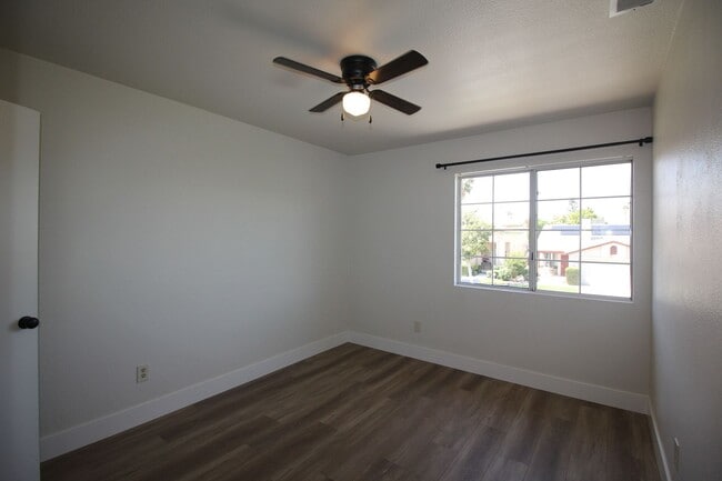 Building Photo - 9405 Salinger St