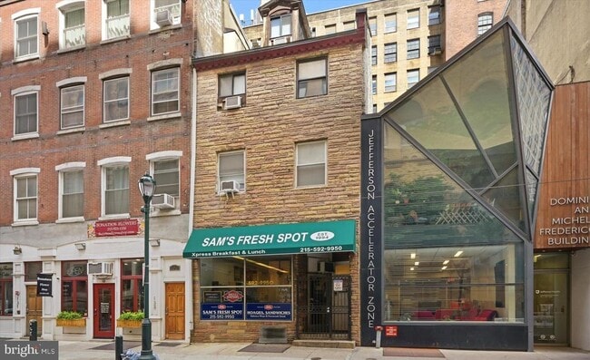 Building Photo - 135 S 10th St