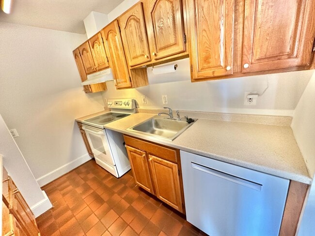 Building Photo - Beautiful Balfour Historic 1 Bedroom Condo 16th & U Street