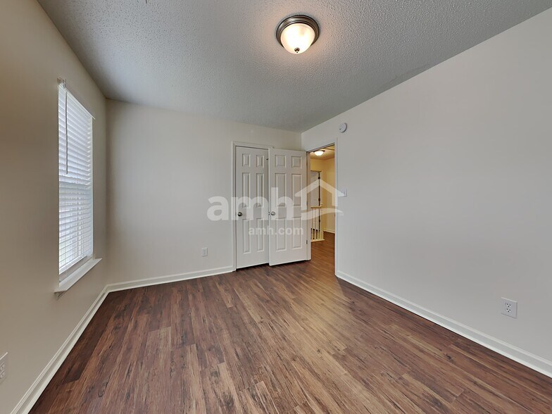 Building Photo - 135 Cabot Dr