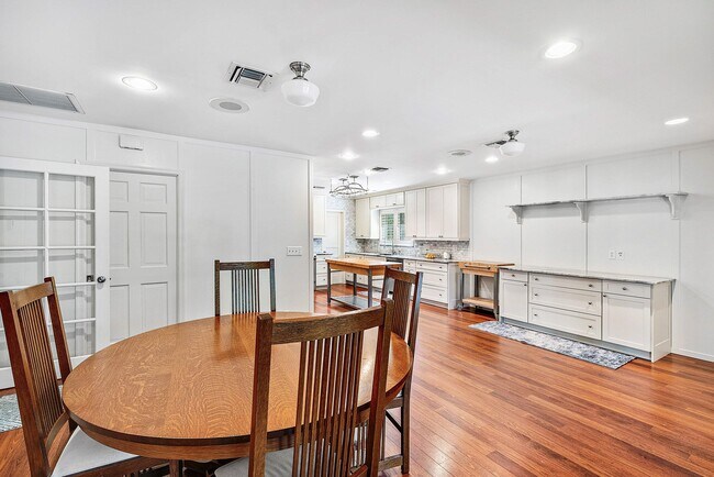 Building Photo - 2121 Areca Palm Rd