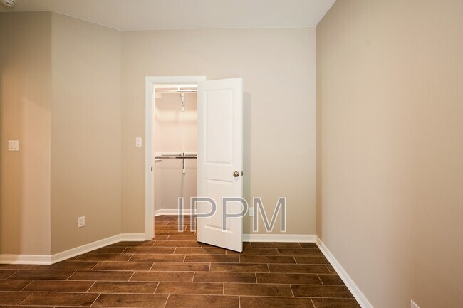 Building Photo - 2506 Cove Real Dr