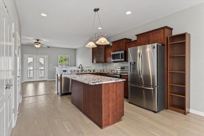 Building Photo - 3 Bedroom 3 1/2 Bath Pet Friendly Condo For Rent!