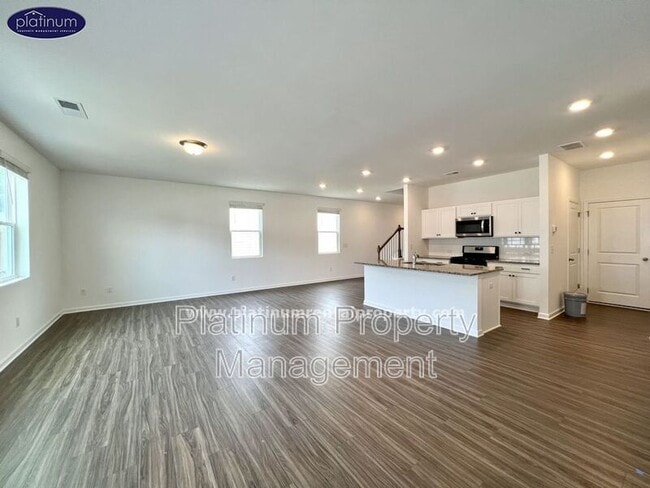 Building Photo - 5770 Thornton Dr